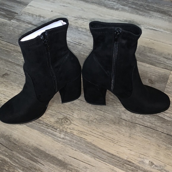ASOS Design Ella heeled sock boots in black - Picture 2 of 4